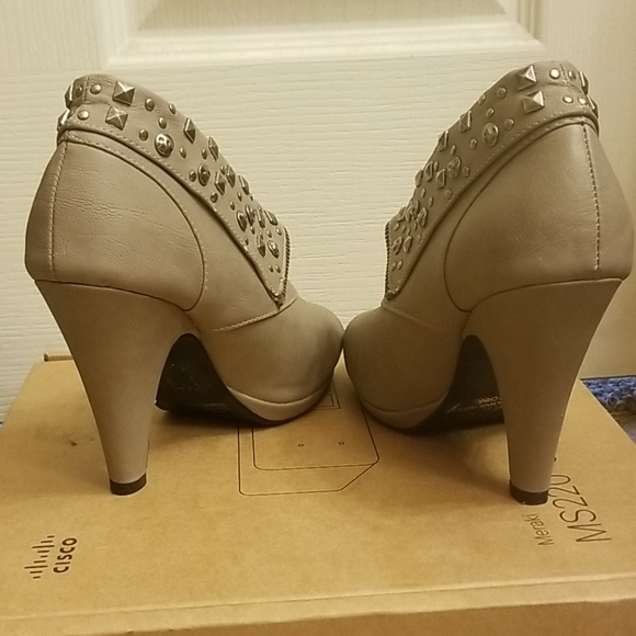 BKE SOLES! GREY BOOTIES, - Picture 10 of 11